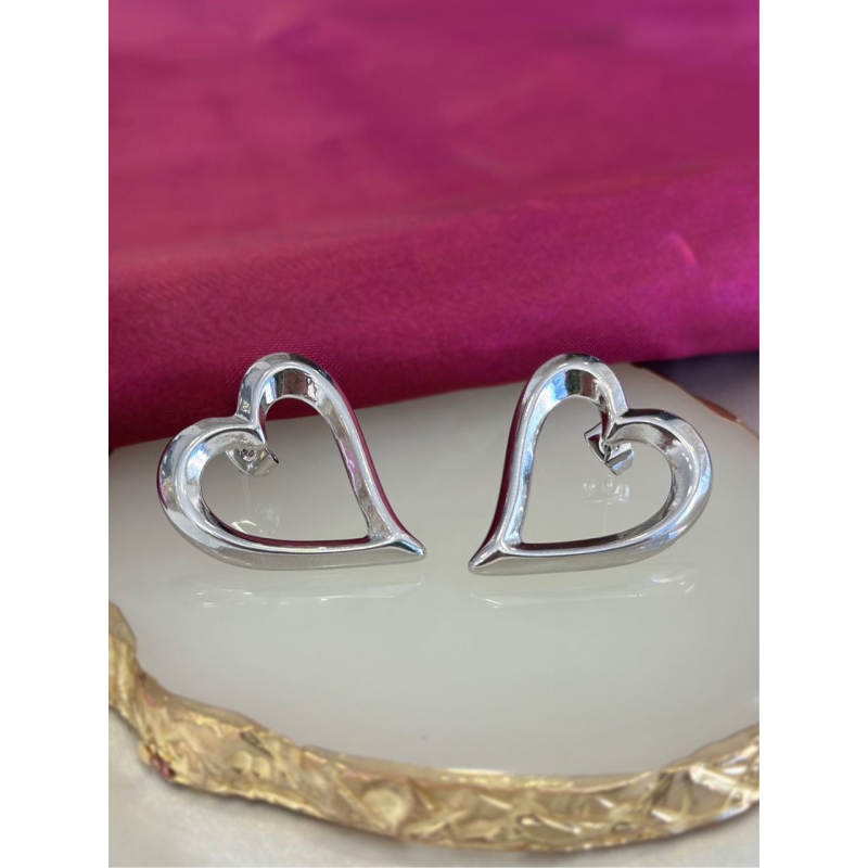 Aretes corazon plateados huecos #C112