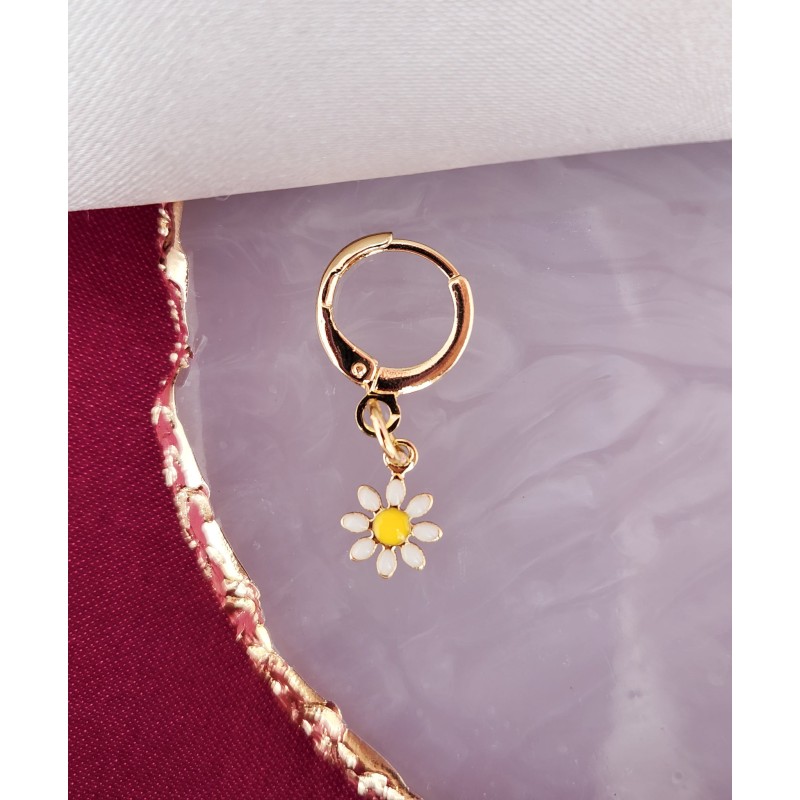 Arete margarita blanca (1 pieza) #KK10