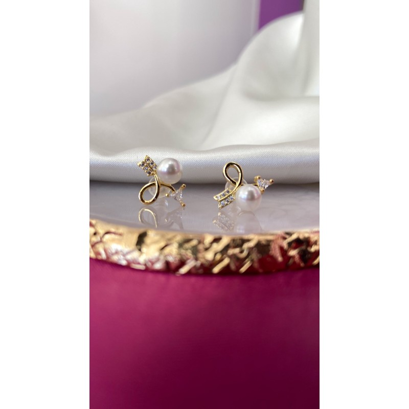 Aretes perlas con flecha #23A