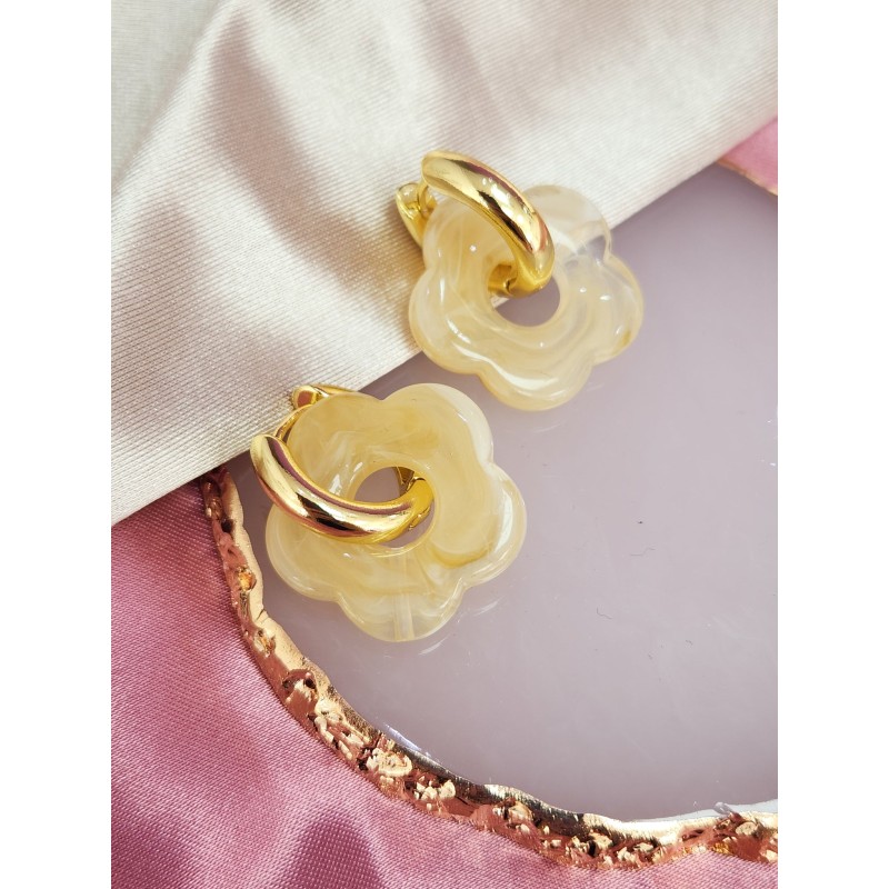 Arete colgante flor beige #C125